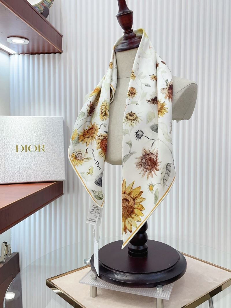 CHRISTIAN DIOR